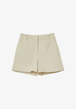 Shorts beige en tissu mélangé de coton, présentant un design ajusté, deux poches avant et un devant plat avec des plis subtils.