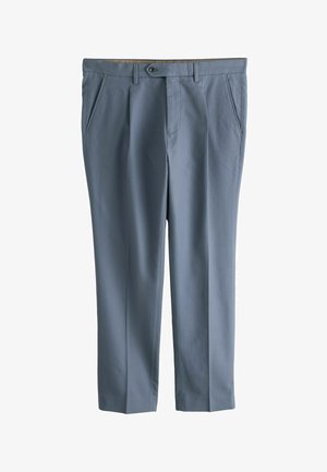 Pantaloni de costum pentru bărbați, de culoare albastru deschis, cu pliuri frontale, buzunare laterale, bucle pentru curea și închidere cu nasturi.