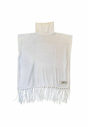 Poncho bianco in maglia a collo alto con orlo frangiato e cuciture decorative, dotato di un'etichetta sul lato inferiore destro. Texture morbida.