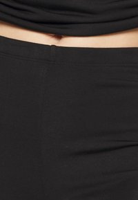 Marks & Spencer HEATGEN+ czarny