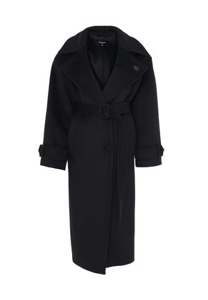 Cappotto di lana nero con vita cinturata, ampi risvolti e polsini con bottoni. Design a taglio dritto con due tasche frontali.