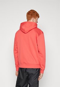 Jordan M J ESS FLC PO - Jersey con capucha - lobster/(white)