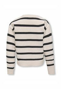 Prugasta majica v krem barvi z ravnimi črnimi črtami, okrogel izrez, dolgi rokavi in riban rob. Mehak občutek in sproščen kroj.