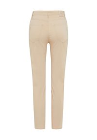 Beige Baumwollmischungshose mit Slim-Fit, ausgestattet mit zwei Gesäßtaschen und einem Reißverschluss. Der Stoff hat eine glatte Textur und minimale Nähdetails.