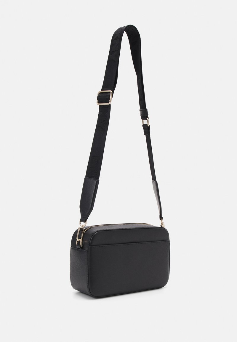 DKNY Zijvak Casual tassen Zwart/goud kopen? ✔️ Tot 64 DKNY Zijvak Casual tassen Zwart/goud kopen? ✔️ Tot 64