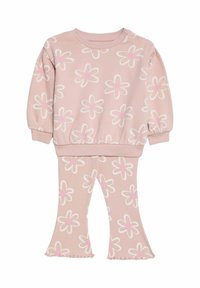 Dwuczęściowy dziecięcy zestaw odzieżowy z różowym kwiatowym wzorem. Bluza ma elastyczne mankiety, a legginsy posiadają dzwonowe nogawki i prążkowaną fakturę.