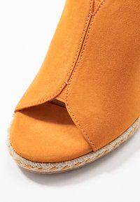 Tamaris SLIDES - Heeled mules - sunset