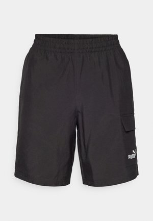 Bermudas negras de cargo con cintura elástica, bolsillos laterales y un logo blanco de Puma en la pierna izquierda. Hechas de una tela ligera.