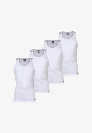 Vier witte mouwloze ondershirts van het merk Diesel, gerangschikt in een verspringende rij op een witte achtergrond.