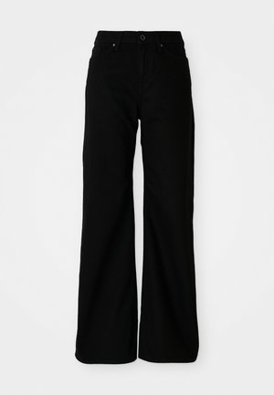 Sorte vide bukser lavet af denimstof. Har en tætsiddende talje, frontlommer og en knaplukning. Glat tekstur med minimal detaljering.