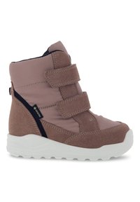 Roze en bruine enkellaars met dubbele klittenbandsluitingen, gemaakt van suede en stof, witte rubberen zool en een waterdichte GORE-TEX-label aan de zijkant.