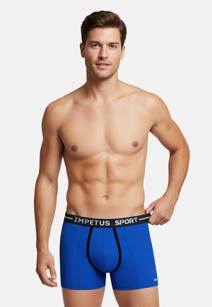 Blaue sportliche Boxershorts mit einem schwarzen elastischen Bund, der das Logo "IMPETUS SPORT" trägt. Der Stoff wirkt glatt und dehnbar, für Komfort entworfen.