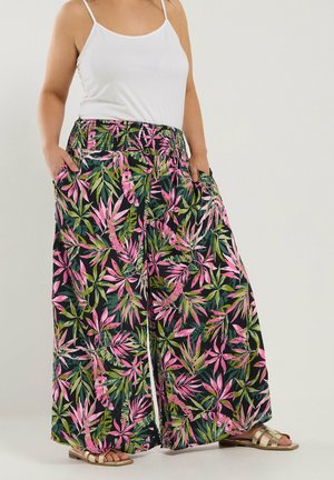 Bloemenprint wijde broek met een zwarte achtergrond, voorzien van roze en groene bladeren. Elastische tailleband en zijzakken.