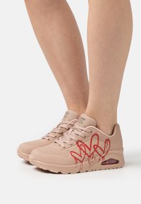 Skechers Sport UNO X GOLDCROWN - Sportcipő - light pink/red