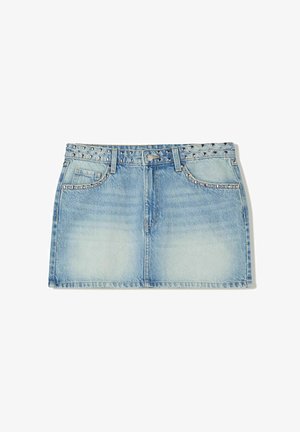 Denim-Minirock in Hellblau, mit einem genoppten Bund, zwei Fronttaschen und geradem Schnitt mit verblasstem Muster.