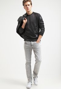 G-STAR 3301 STRAIGHT - Calças de ganga de perna direita - kamden grey stretch denim