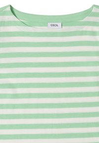 T-shirt à rayures horizontales vertes et blanches avec un col ras du cou et une étiquette de marque "Cecil" au centre du col.
