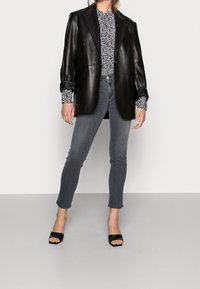 Replay Džíny Slim Fit - grey denim