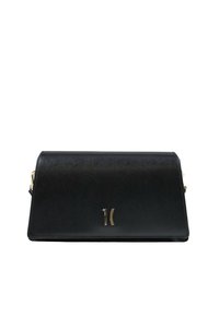 Clutch rettangolare nera in pelle con logo dorato al centro e hardware dorato sui lati, base piatta e finitura liscia.