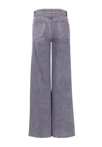 Brede jeans van lichtgrijze denim, met twee achterzakken, een standaard tailleband en zichtbare stiksels langs de naden.