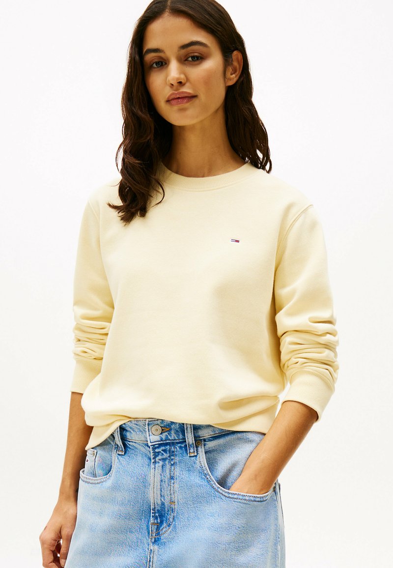 Tommy Jeans FLAG CREW - Felpa - custard cream