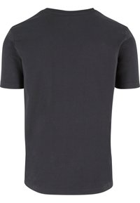 Svart kortermet t-skjorte laget av bomull, med klassisk rund halsdesign og en jevn tekstur. Ingen mønstre eller detaljer er synlige.