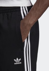 adidas Originals Träningsbyxor - black