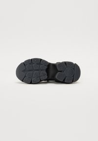 Thumbnail Image 5