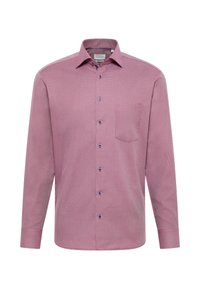 Rood-witte gestreepte bloes met lange mouwen, een kraag met knopen, een borstzak en blauwe knoopaccenten op de sluiting. Katoenen stof.