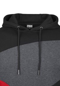 Černá a šedá mikina s kapucí a červeným detailem, vybavená texturovanou látkou, šňůrkami a štítkem s logem.