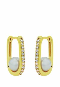 Pendientes de aro de oro con una suave perla blanca en el centro, acentuados por una fila de piedras claras y rosas brillantes a lo largo del borde.