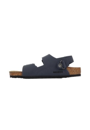 Sandalo Birkenstock blu navy da bambino con due cinturini, fibbia regolabile, sottopiede in sughero e suola nera, mostrato di profilo.
