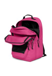 Rosa ryggsäck med ett stort huvudfack och framficka. Har dragkedjor, svarta detaljer och justerbara remmar. Tillverkad av slitstarkt tyg.