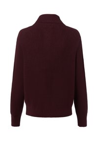 Maglione lavorato a maglia bordeaux con colletto alto e polsini a costine. Presenta una vestibilità ampia e una superficie testurizzata, adatto per uno stile a strati.