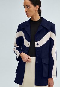 Touché Privé CONTRAST COLOR DETAIL - Īss mētelis - navy blue