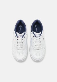 Tommy Hilfiger NATHAN UNISEX - Sneaker low - white/blue