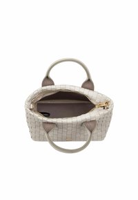 Borsa intrecciata in beige chiaro con dettagli in pelle marrone, manici arrotondati doppi e chiusura con zip che rivela un interno marrone.