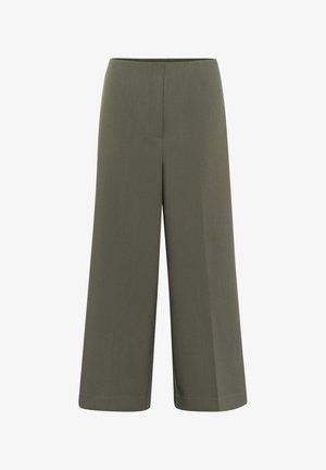 Laiad püksid, mis on valmistatud siledast oliivirohelisest kangast, millel on lame vöökoht ja nähtamatud taskud, omavad struktureeritud sobivust ja puhtaid jooni.