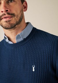 Next MOCK CREW - Stickad tröja - navy blue mini cable