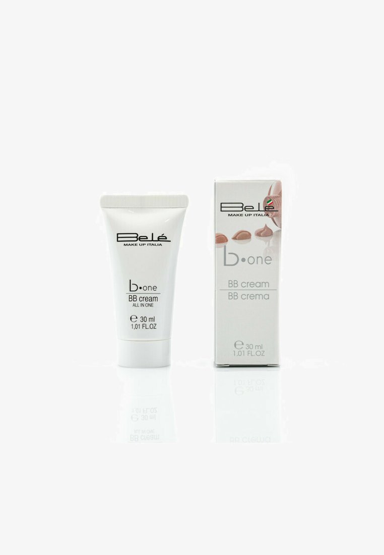 Crema BB in un tubo bianco a pressione con un tappo rigato, accompagnata da una scatola di cartone coordinata. Testo in nero con accenti colorati sulla confezione.