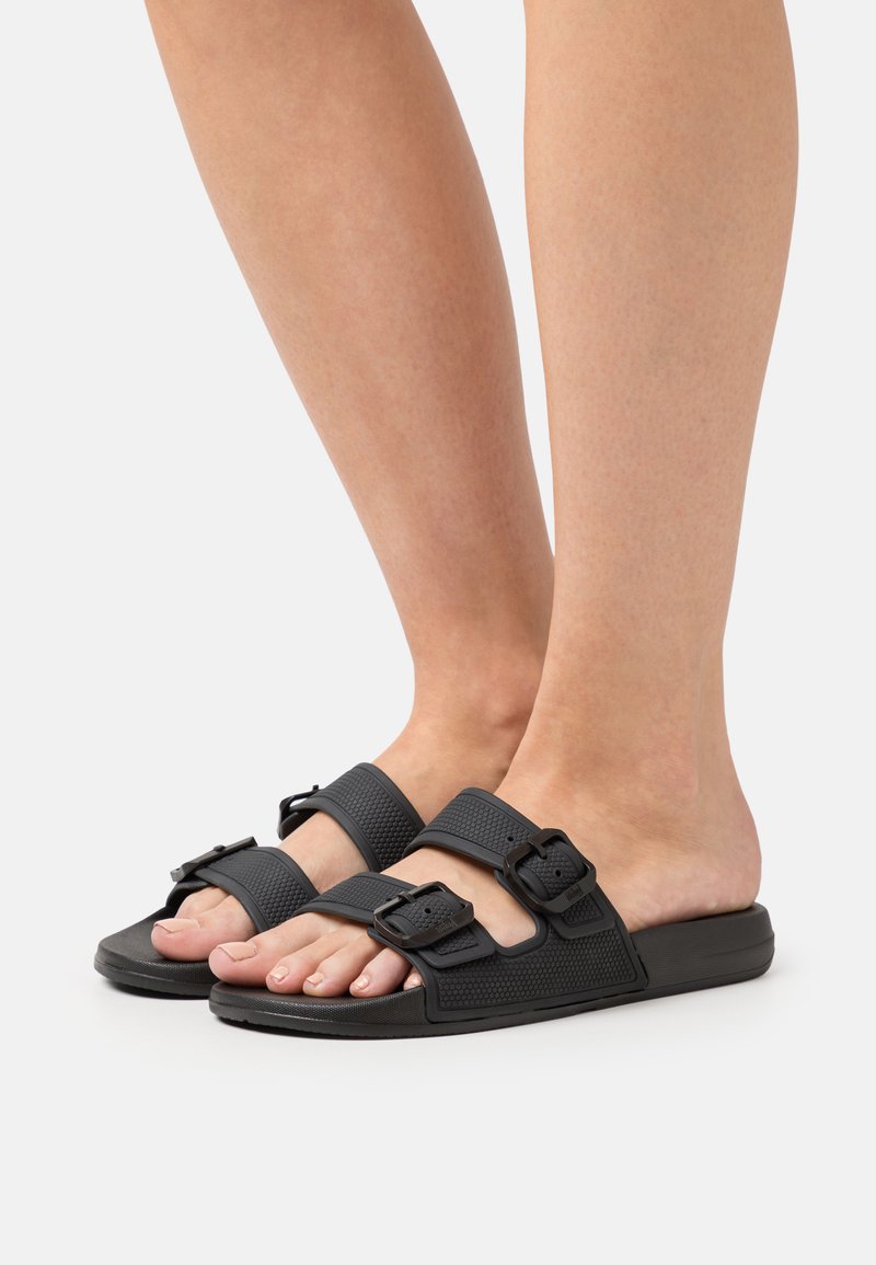 FitFlop IQUSHION TWO BAR BUCKLE SLIDES Badesandale all black