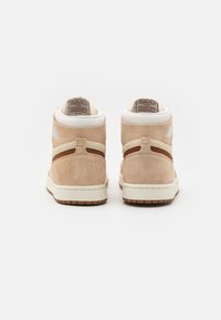Jordan AIR JORDAN 1 ZOOM CMFT 2 beżowy
