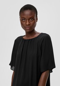 s.Oliver BLACK LABEL MET PLOOITJES - Blouse - schwarz