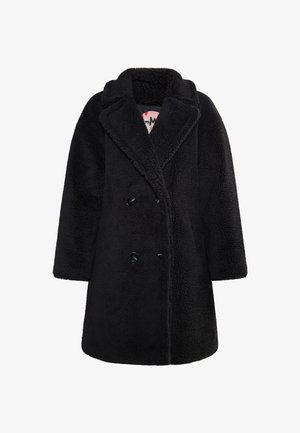 Mustapintainen fleece-takki, jossa on kaksirivinen malli, suuri sakaramainen kaulus ja teksturoitu kangas. Varustettu mustilla neppareilla ja rennolla siluetilla.