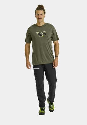 140 COOL LANDSCAPE - Sport T-Shirt - dark wild herbs