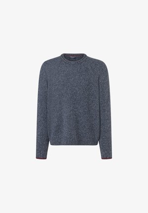 Gebreide ronde halstrui in donkerblauw met een gemêleerde textuur. Heeft geribbelde boorden en onderrand, met een subtiele rode accent bij de mouw.