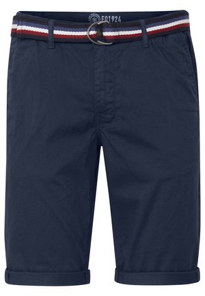 Námornícke modré šortky z hladkej tkaniny, s prehnutým lemom, tkaným pruhovaným opaskom v červenej, bielej a modrej farbe a kovovou prackou.