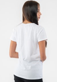 Paradiso Clothing THE ROLLING STONES SIXTY STADIUM DRAGON PUFF PRINT - Print T-shirt - white