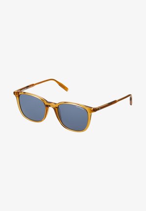 Óculos de sol de plástico transparente castanho com lentes cinza escuro, formato quadrado, com uma marcação subtil na armação e um acabamento brilhante.