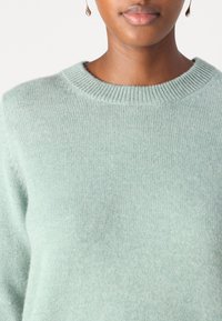 Davida Cashmere STRAIGHT O NECK SWEATER - Camisola - sage
